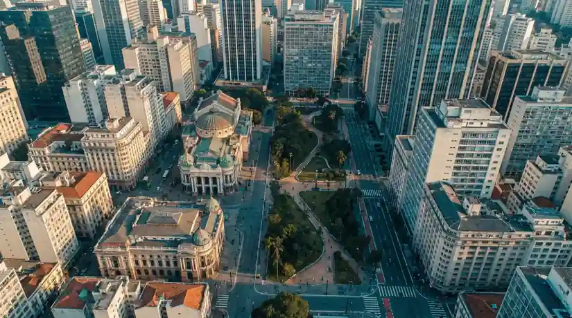 Centro de São Paulo: Teatro Municipal e Vale do Anhangabaú, sede da Conexão Contabilidade